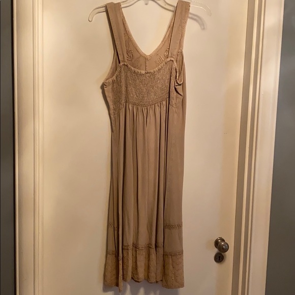 Ladies dress - Picture 4 of 5